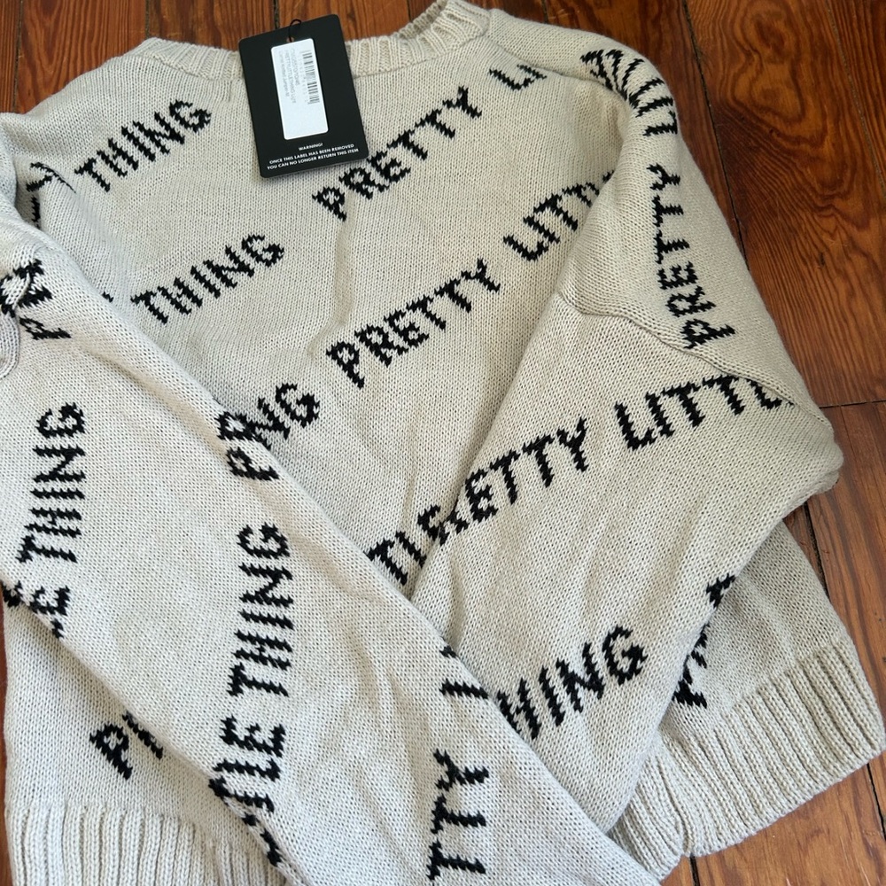 PrettyLittleThing Cream and Black Crew Neck Sweater